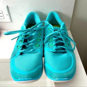 Women’s Teal Nike’s